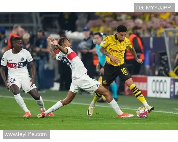 英超激战：尤文图斯大胜巴黎圣日耳曼红牌事件引发全场热议