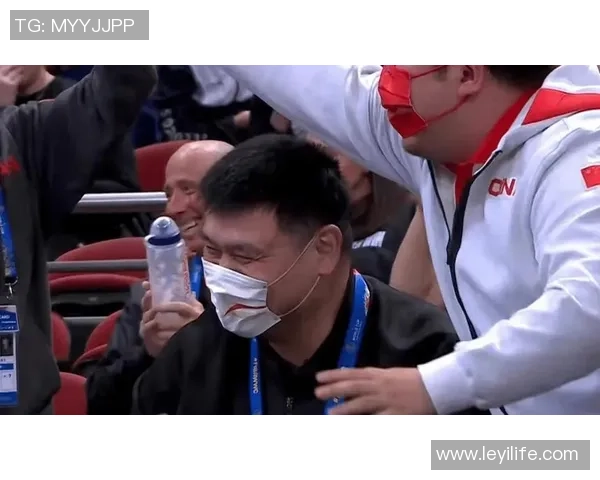 姚明开会时的特殊凳子引发热议，背后隐藏着怎样的故事与意义