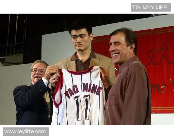 姚明退役十周年回顾：传奇巨星的辉煌与影响力分析