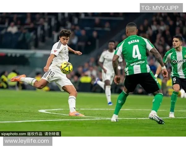 国王杯激战曼联与本菲卡平局点球大战引发全场热烈反响