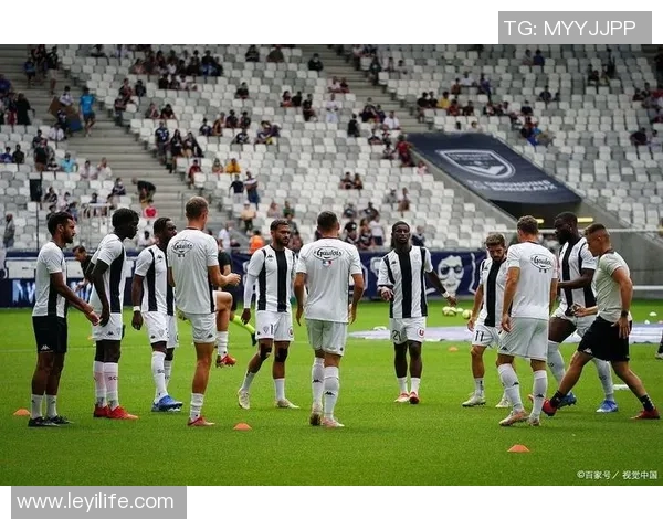 中超精彩对决皇马与巴黎圣日耳曼战成平局乌龙球引发全场热烈反响