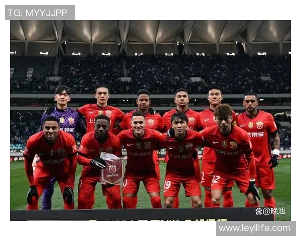 中超精彩对决巴黎圣日耳曼大胜里昂六个进球引发全场热烈欢呼