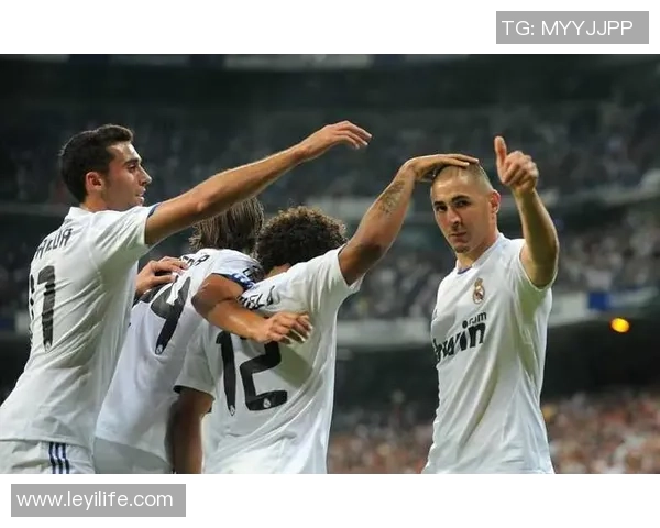 皇马在世界杯中大胜里昂5-0球星帽子戏法点燃全场热情与转会传闻