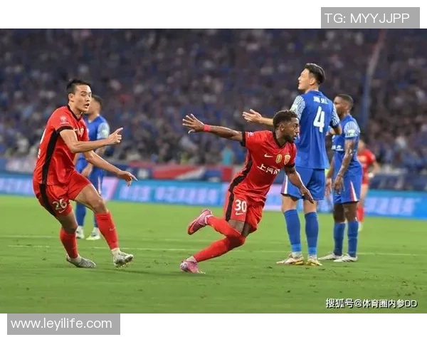 中超激战曼联大胜巴萨点球争议引发全场热议